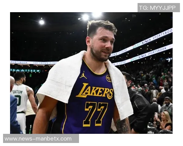 无詹与里对东契奇的影响分析雷迪克称他表现出色队友纷纷效仿