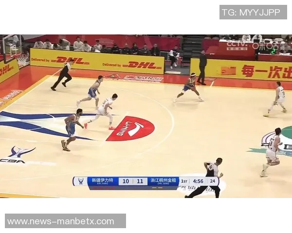 爱德华兹巧妙借掩护接球三分投篮成功实现反超局面